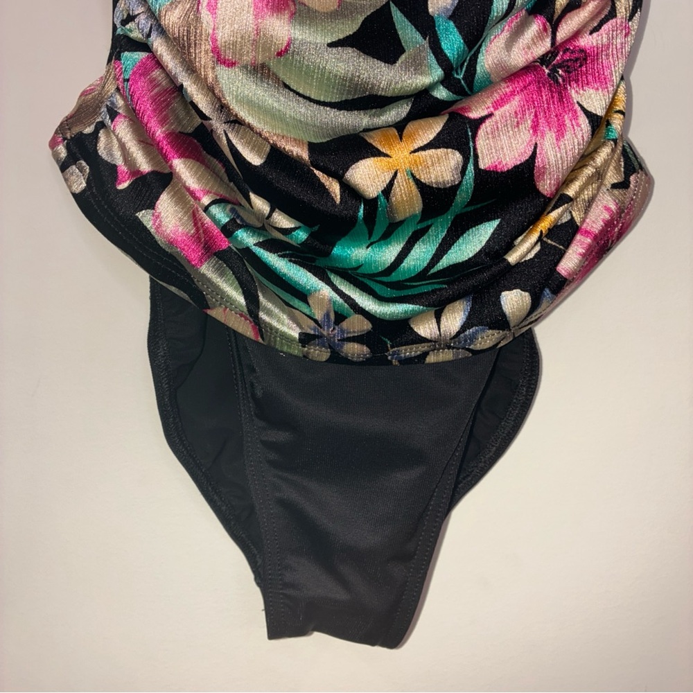 Miraclesuit One-piece Black White Pink Blue Floral Bathing suit No Size Tag - Picture 4 of 7